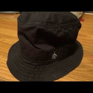 Penguin black bucket hat